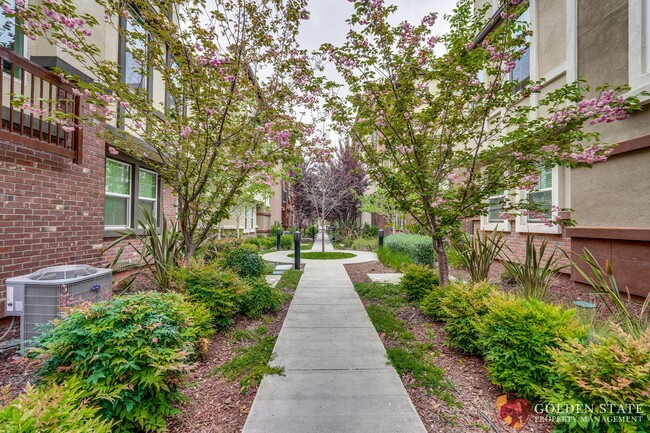 Modern 2-Bed Condo with Tesla Charger & At... - Modern 2-Bed Condo with Tesla Charger & At... Unit 6