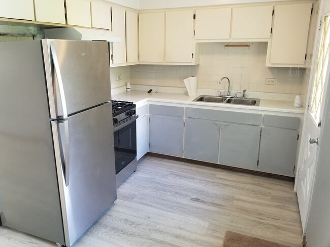Photo - 547 N Ridgemoor Ave