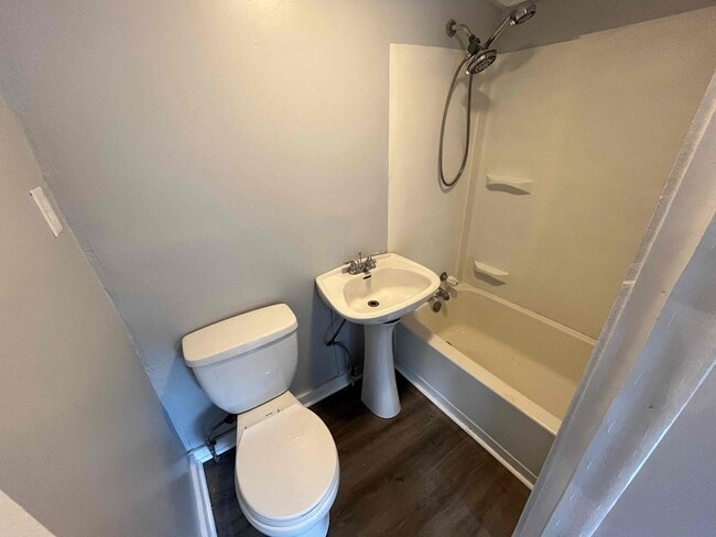 Photo - 420 10th Ave SW