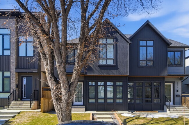 Photo - 3517 42 St SW