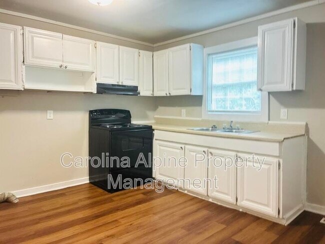 Photo - 403 S Yates St