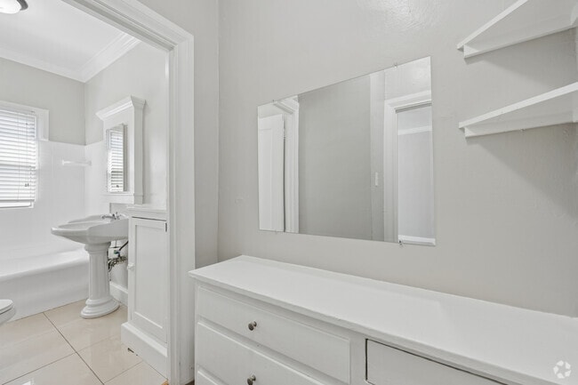 Studio - 410SF - Closet