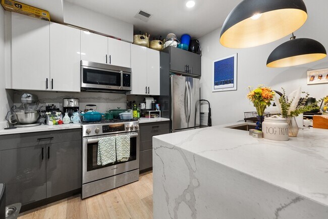 Photo - 300 Somerville Ave Unidad D