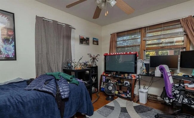 Photo - Spacious 5 Bedroom Home Perfectly Located ...