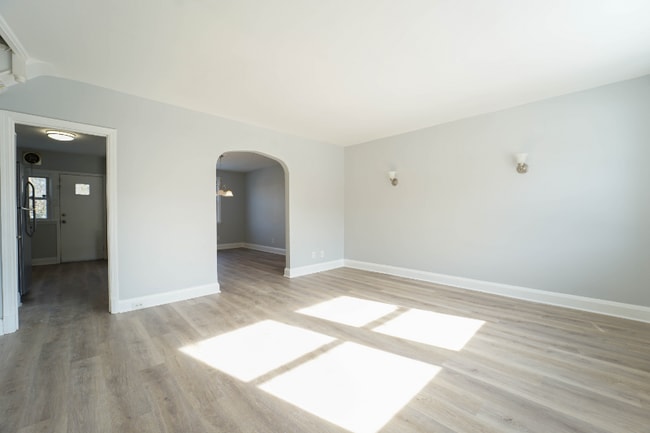 Photo - 809 Braeside Rd