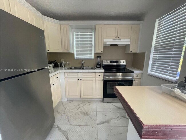 Photo - 210 NE 110th St