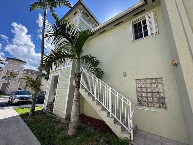 Photo - 2641 NE 4th St Unidad 204