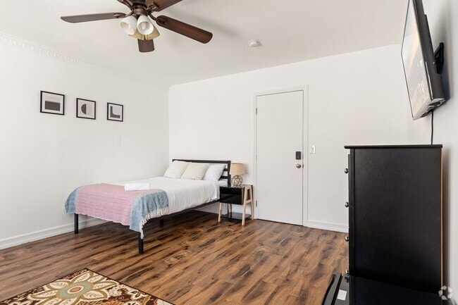 Building Photo - 515 Landfair Ave Unit Single Room 11 - 11 Rental