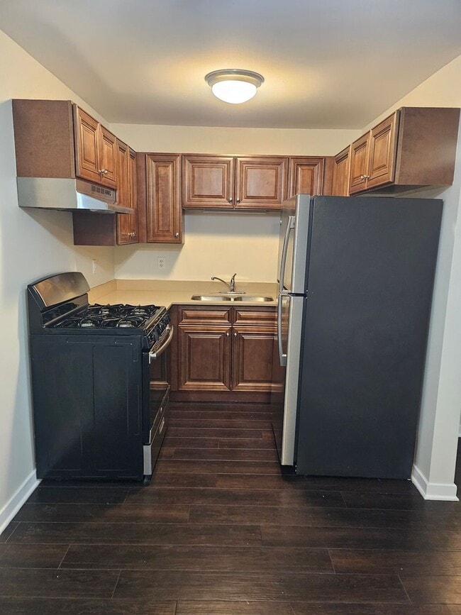 Building Photo - 1300 Light Road Unit 13-109