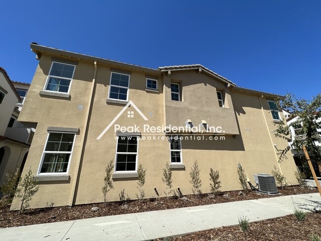 Photo - Newer 3bd/2.5ba North Natomas Townhouse with 2 Car Garage!