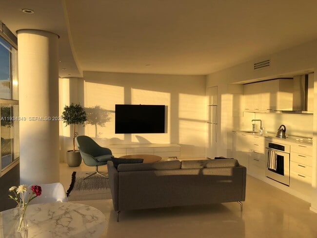 Building Photo - 900 Bay Dr Unit 315