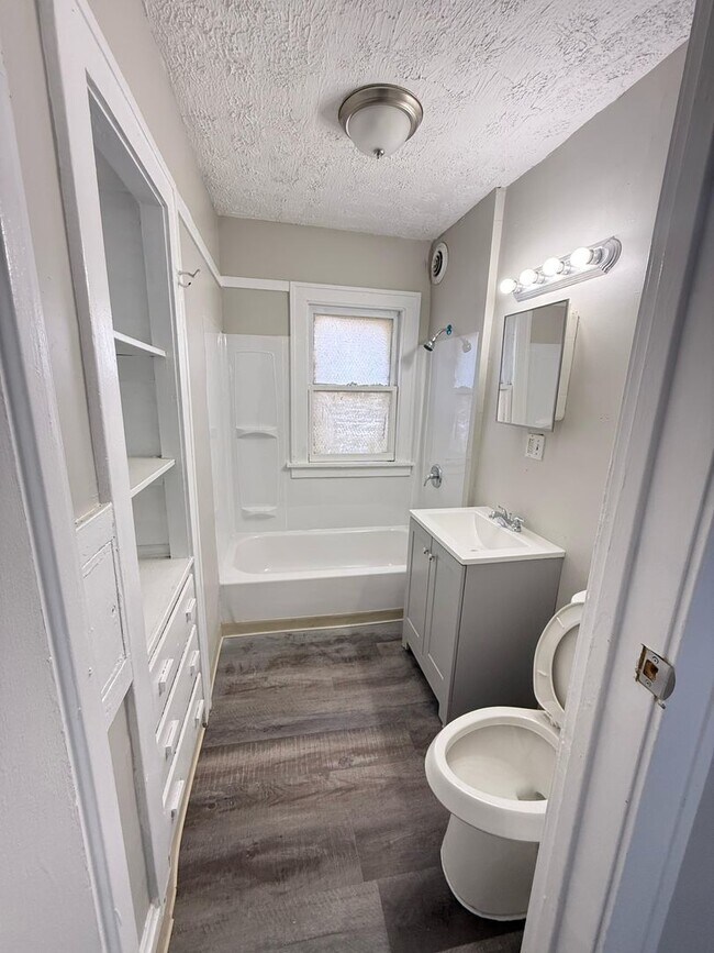 Photo - 1743 Algonac Rd Unidad Down