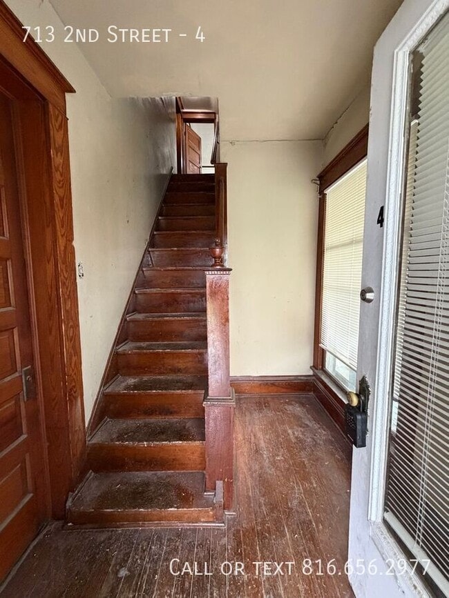 Building Photo - 713 2nd St Unit 4