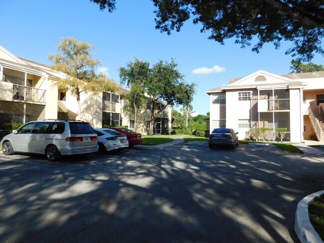 Building Photo - 611 Cypress Lake Blvd Unit I