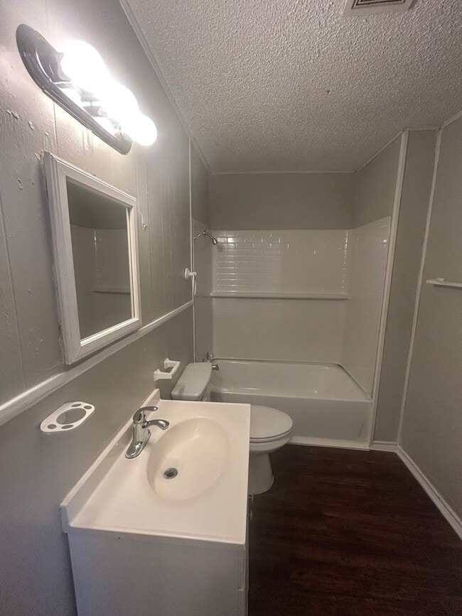 Photo - Spacious Home Near MCC