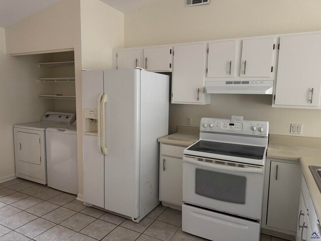 Photo - 282 Somerset Dr