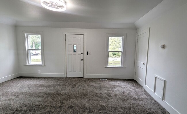Photo - 2700 Baker St
