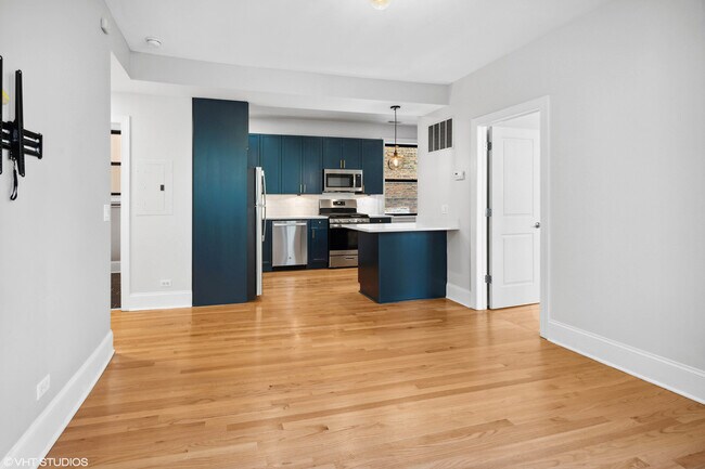 Photo - 7635 N Greenview Ave Unit 1W