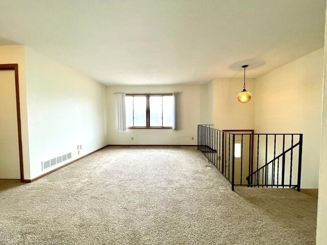 Photo - 6166 Upper 51st St N