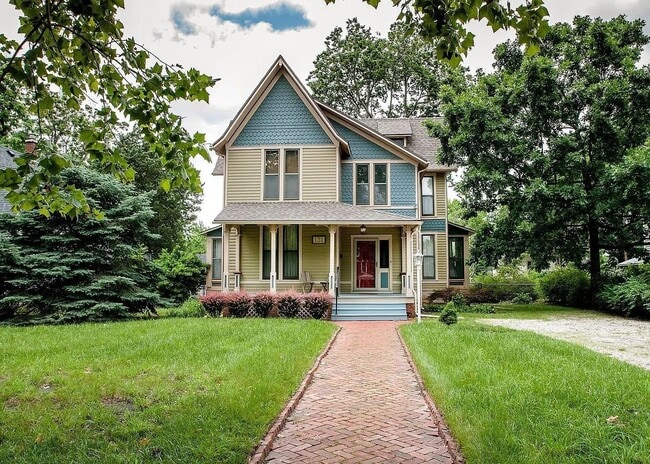 Photo - Gorgeous 19th Century Victorian showpiece