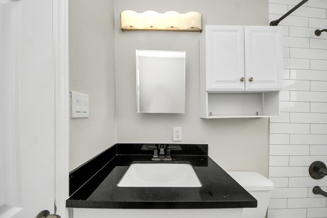 Photo - 5441 Minden St
