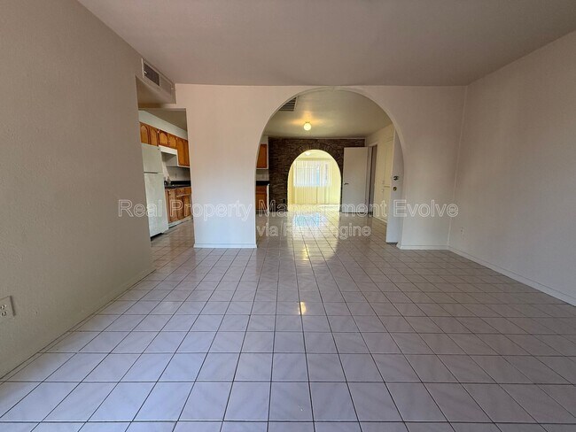 Photo - 4717 N 82nd Ave