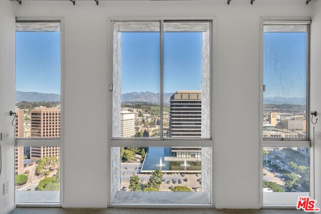 Photo - 800 W 1st St Unidad 2301