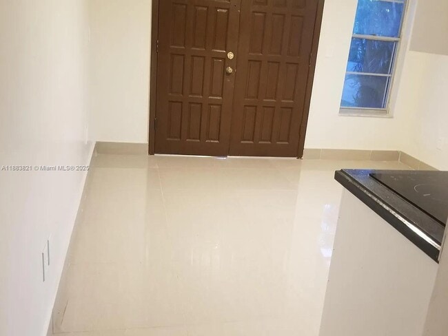 Photo - 2225 SW 68th Ct Unidad 1