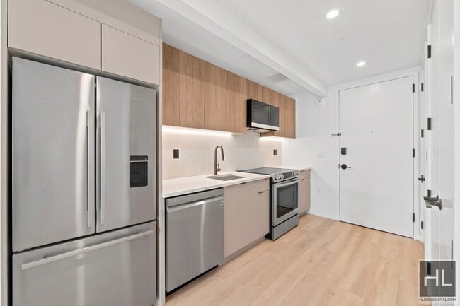 4 AVENUE