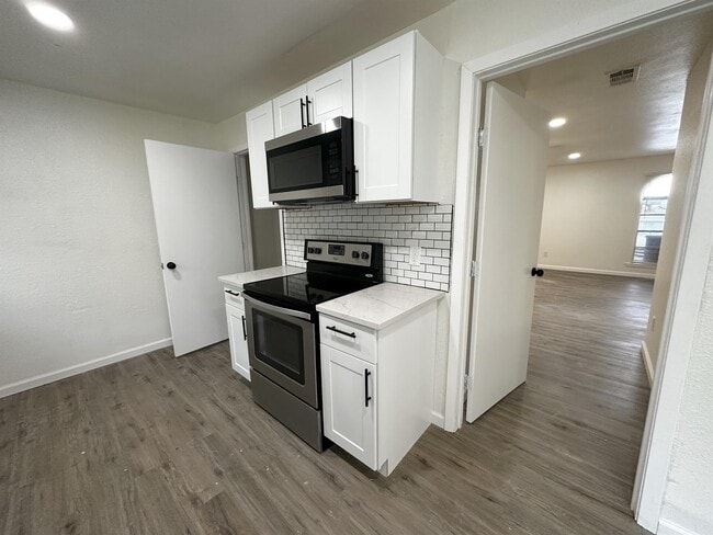 Photo - 1732 Americana Blvd