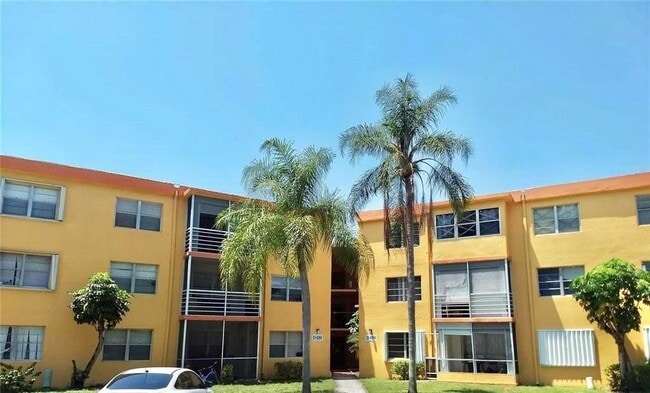 Building Photo - 4394 NW 9th Ave Unit 212A