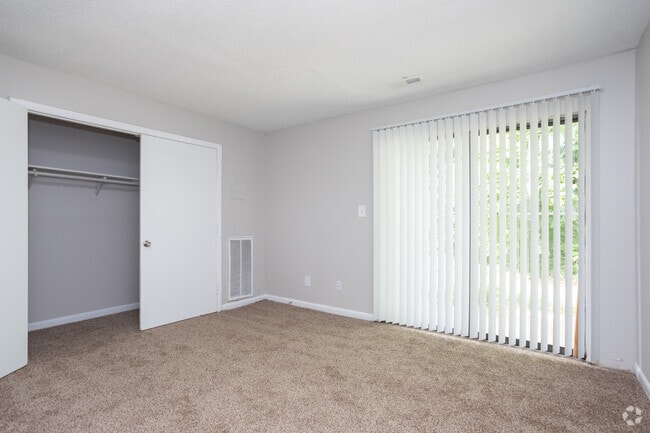 2BR, 2BA - 1023SF Renovated - Back Bedroom