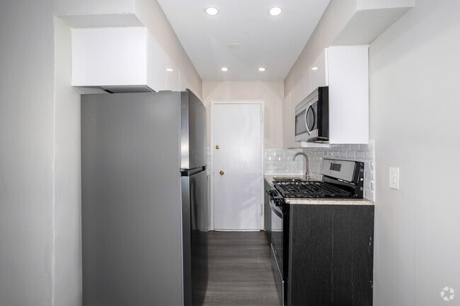 1BR, 1BA - 600-650SF - Kitchen - Glendale House