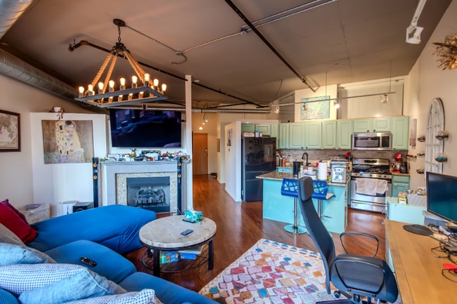 Building Photo - 849 N Franklin St