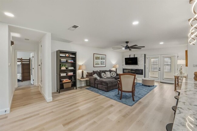 Photo - 2107 Lewood Cir