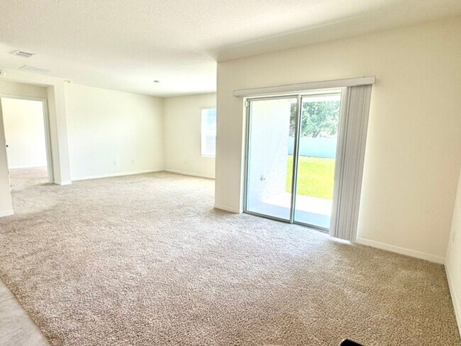 Photo - 709 Versailles Ln