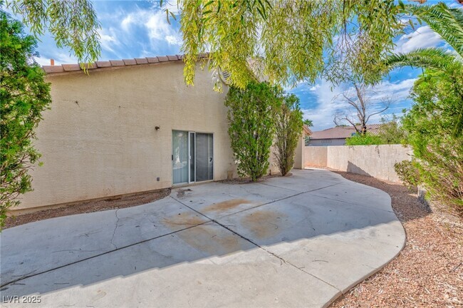 Building Photo - 5230 Falling Petals Dr Rental