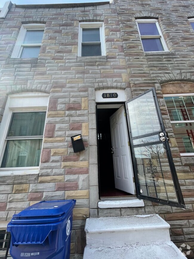 Building Photo - Spacious Home - Baltimore