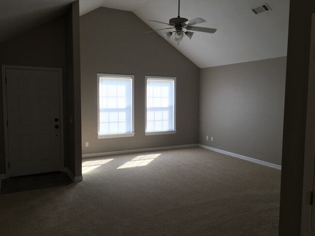 Photo - 38 E Saxony St