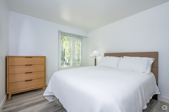 2BR, 1BA - 878SF - Second Bedroom