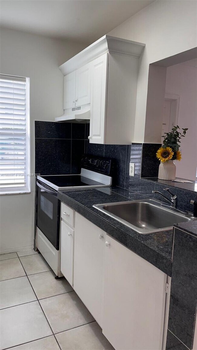 Photo - 2219 Polk St Unidad 8A