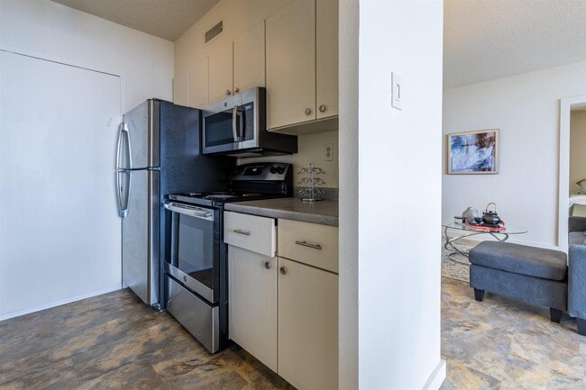 Photo - 700 E 9th St Unit 13F