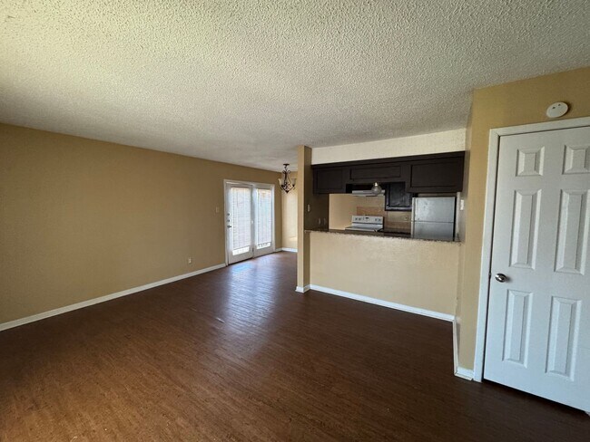 Photo - 1102 Covey Ln Unidad # B