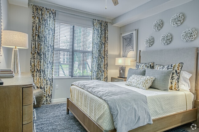 2BR, 2BA -1066SF