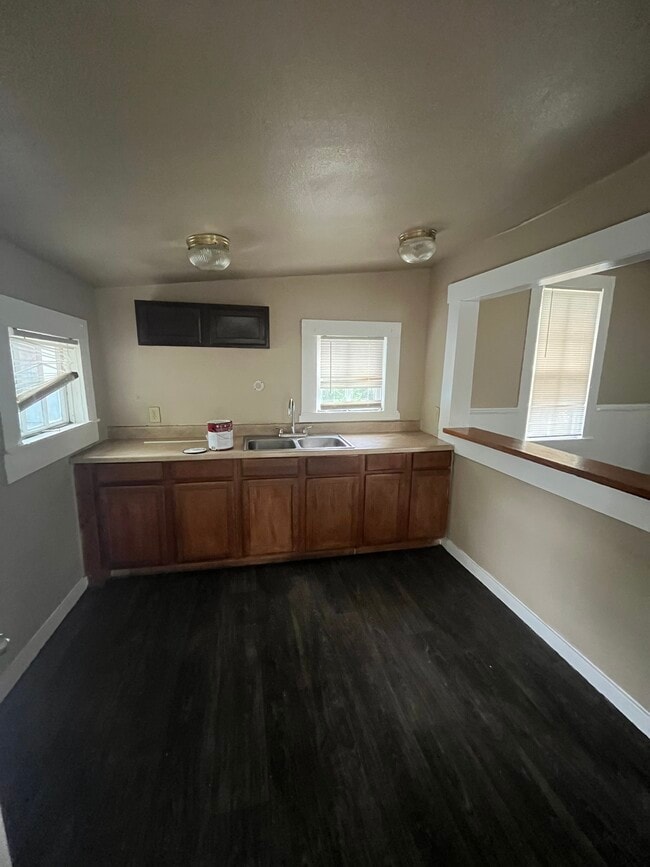 Photo - 307 E Lambert St