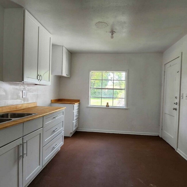 2511 N 8th St Unit (Garage)