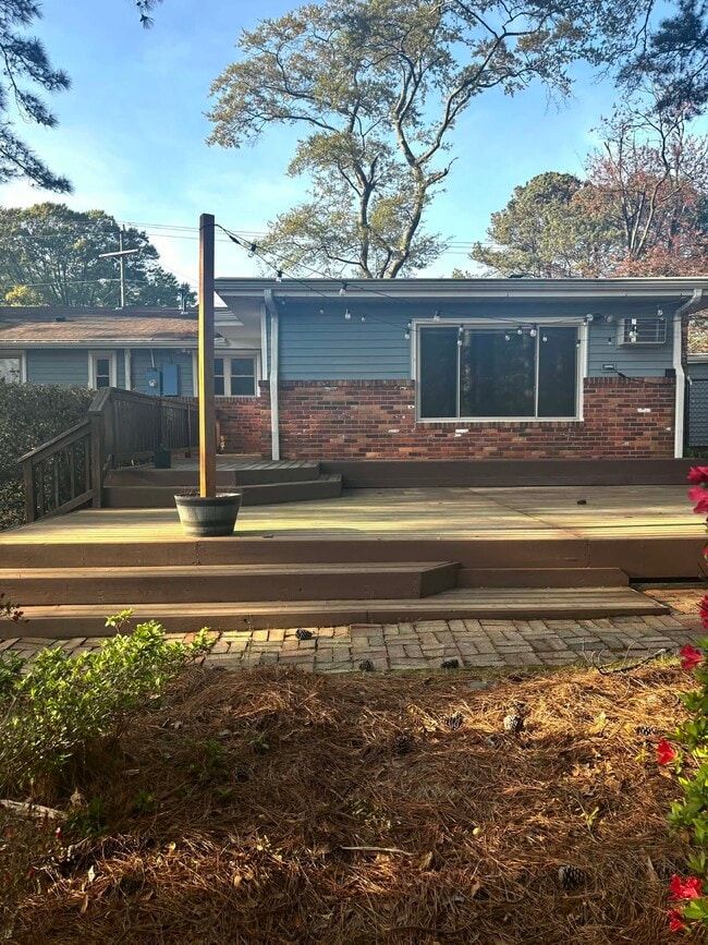 Photo - 339 Thole St