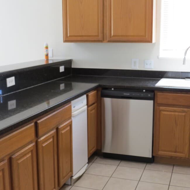 Photo - FREE RENT UNTIL THE END OF THE MONTH!!!