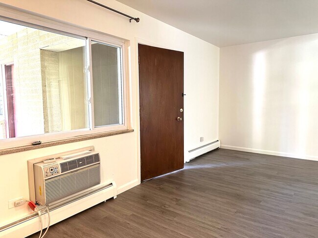 Photo - Spacious 1 Bed/1bath close to CU with Reserved Parking