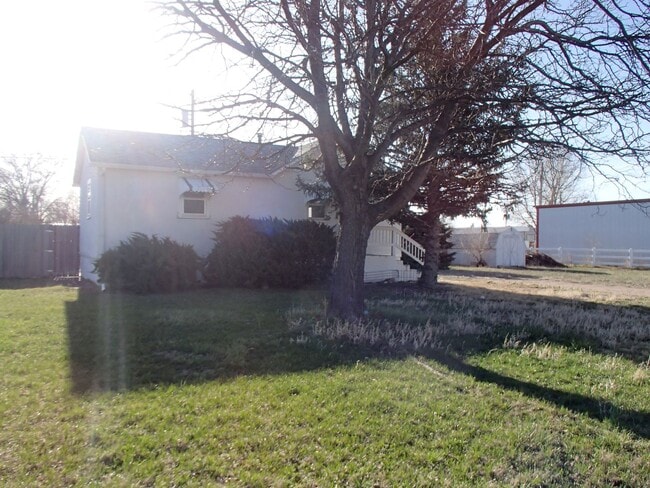 Building Photo - Larger 2 bedroom, 2 bathroom home! Pet Fri...